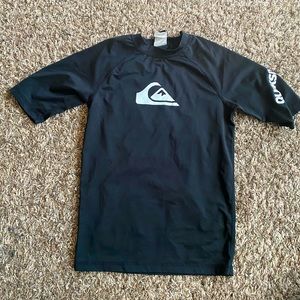 Quicksilver rash guard boys large
